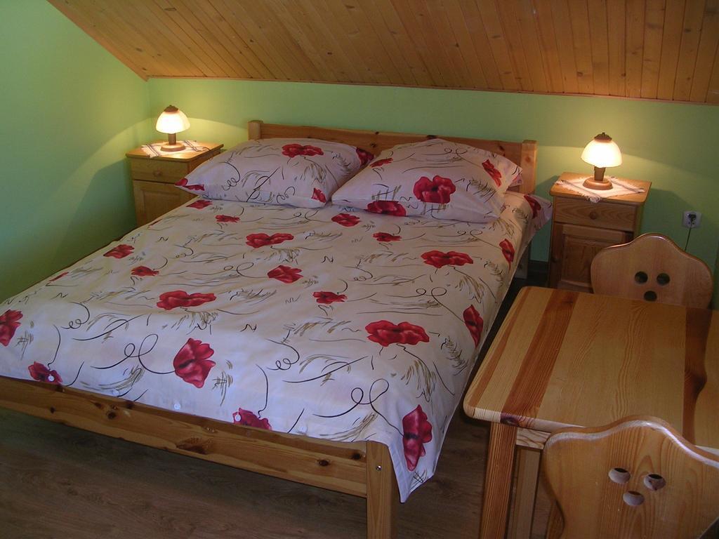 Pokoje Goscinne U Krysi Mizerna Chambre photo